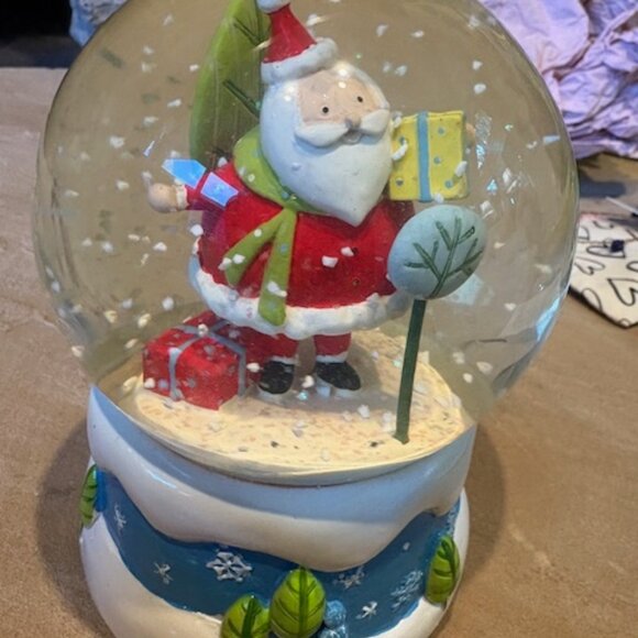 New Old Stock Vintage Holiday Santa Musical Snow Globe - Picture 4 of 4